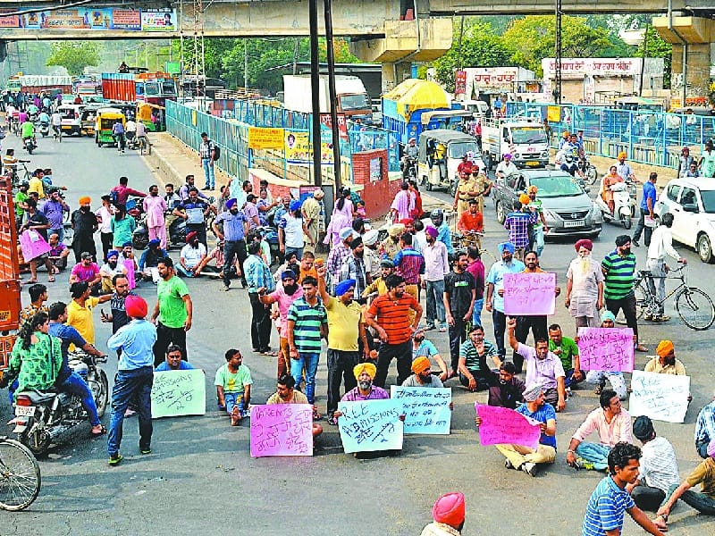 protest, parents protest against private school in ludhiana, ludhiana protest