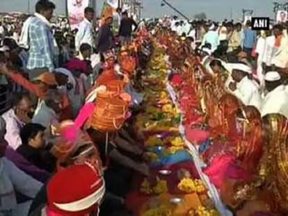 550 couples from different religions tie knot at mass wedding in parched Maharashtra