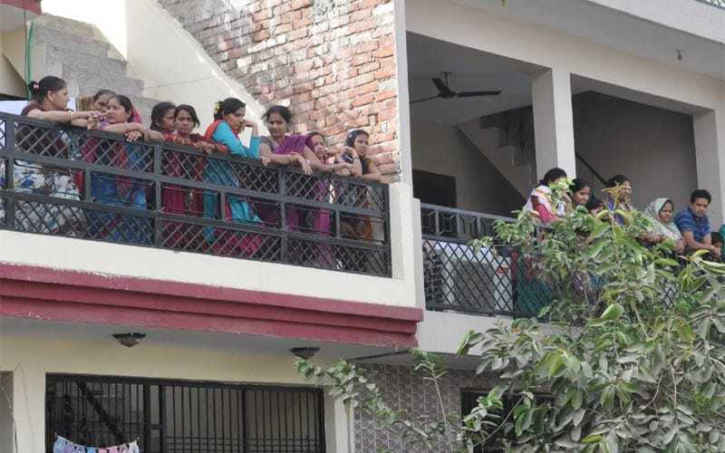 man shoots himself after killing his beloved in agra