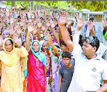 The angry villagers protest for ration