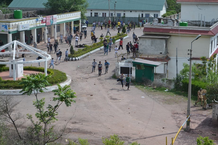 clashes between two groups of students in BGSB University in rajouri