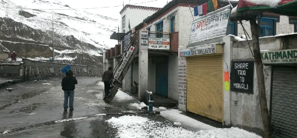 snowfall at rohtang, rainfall in lower himachal.