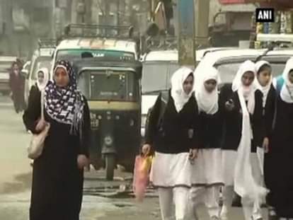 Srinagar limps back to normalcy after 5 days