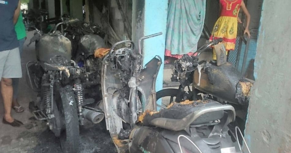 fire incident burnt 5 bikes at 6565/56 sector block Chandigarh
