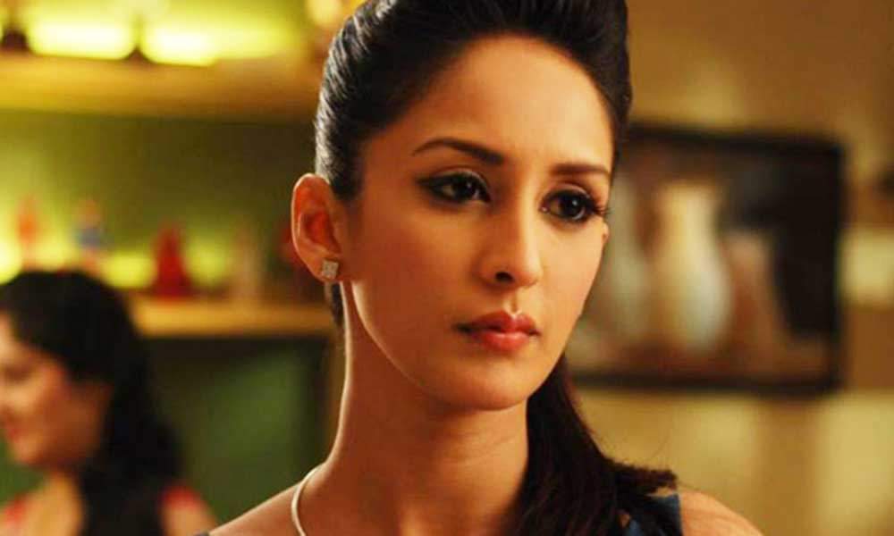 during Sanjay Dutt prasthanam shoot manisha koirala slapped chahat khanna five times