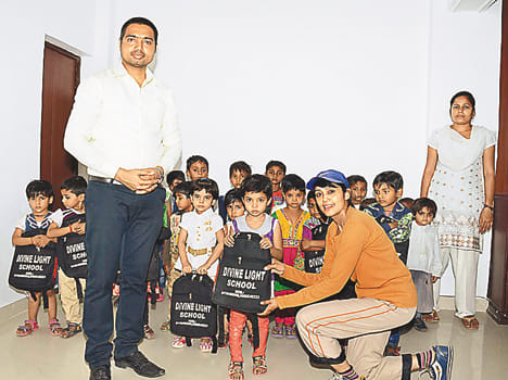 Chke children receive free school bags
