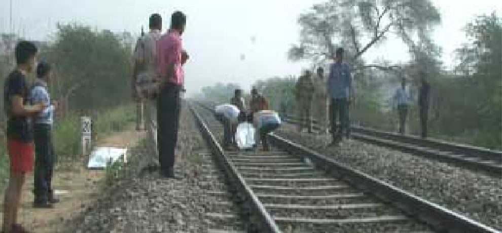 the youth laid down himself on railway track to commit suicide, suddenly train arrived and then...