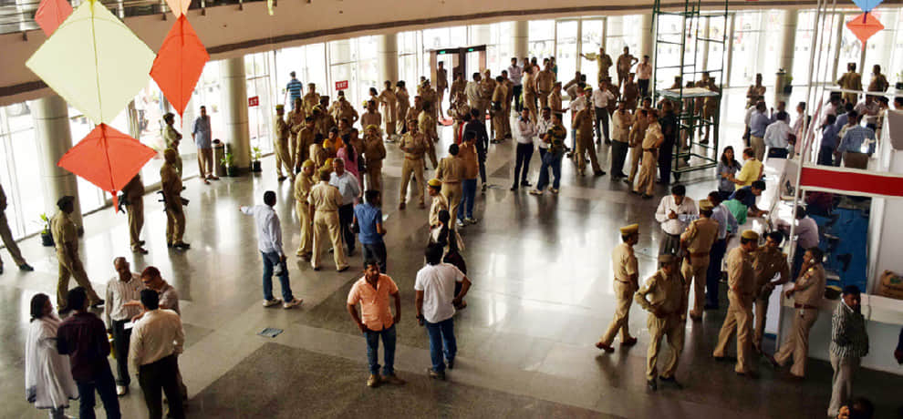 Because of the arrival of President Expo Mart change into a fortress 