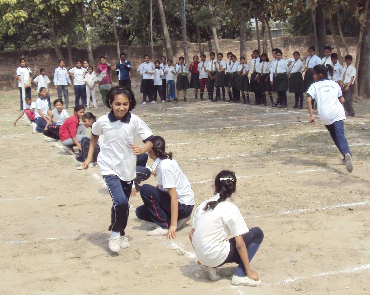 Football in green and pink Green-Blue won Kho
