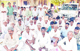 The villagers shouted in Tehsil