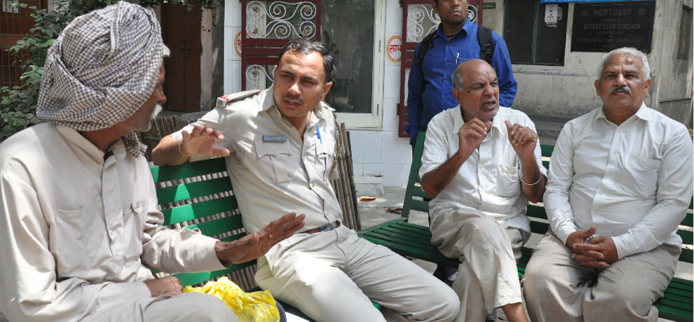 Elders fought in Unnao in the quarrel of children, there was fierce fighting on both side