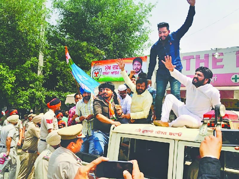 protest, sukhbir protest in ludhiana, congressi arrest in ludhiana