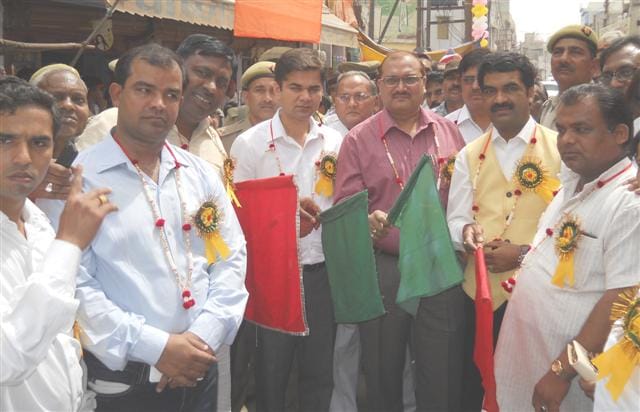 Vande the Vrm , non-violence echoes of Prmodharm
