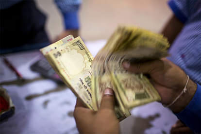 ईपीएफ पर ब्याज दर घटाने के बाद एक बार फिर बढ़ा दी