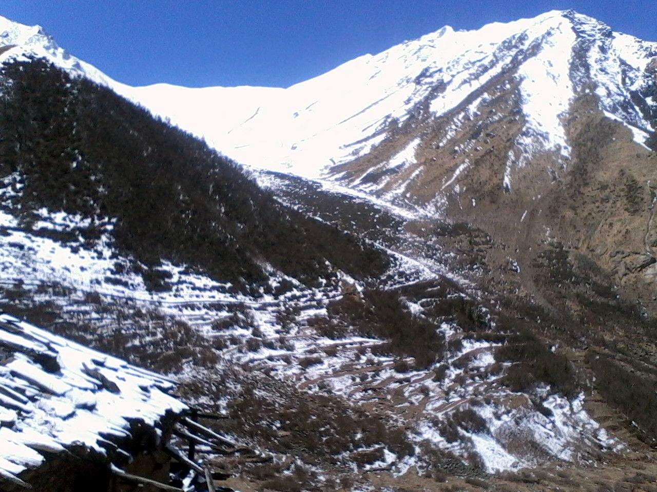 snow covered hills of hemkund sahib