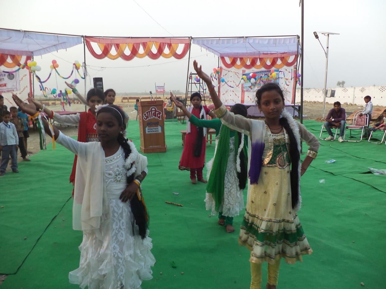 Students of cultural events tied Sama