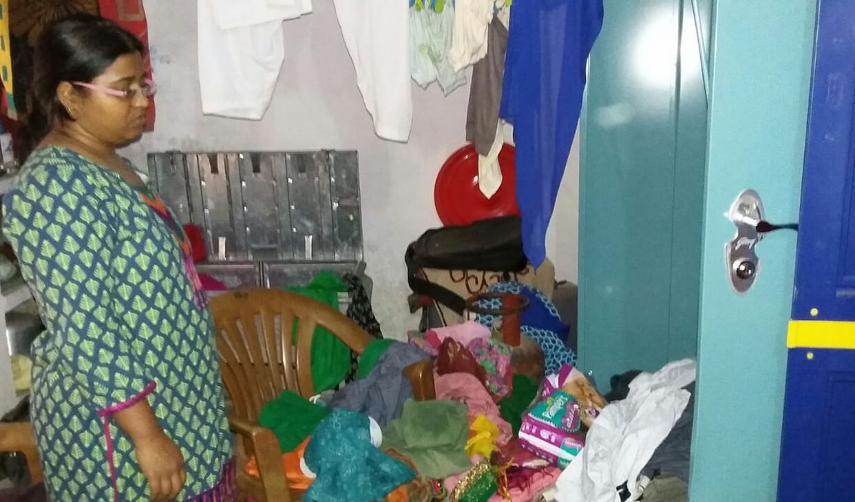 Thieves took away cash and jewelery from the house of nurse