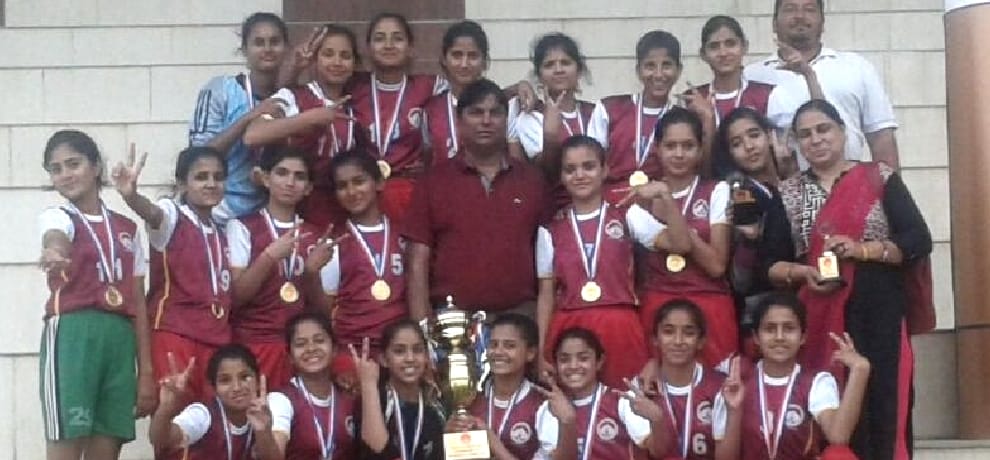  Himachal girl football team beat jammu, PM modi praises team.