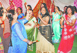 Dandiya steps women Thirke