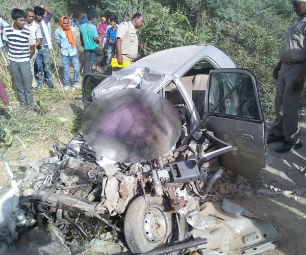 one died bus car accident at raebareli lucknow road