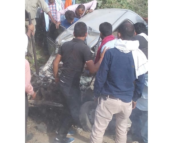 one died bus car accident at raebareli lucknow road