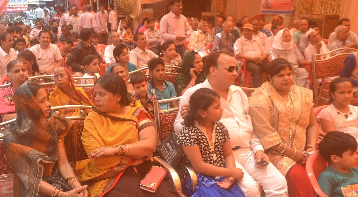 prabhu janm ke saath maata trishala ko dee badhaee