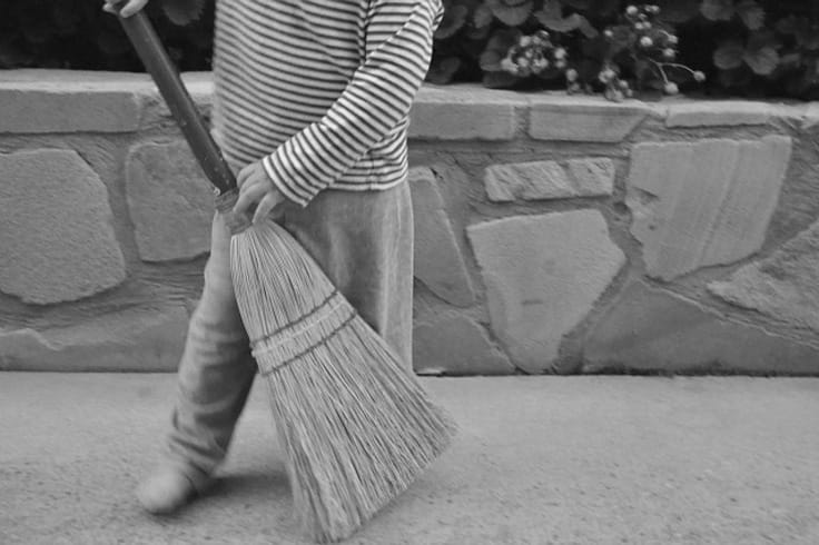 Vastu rules for correct direction of broom in home