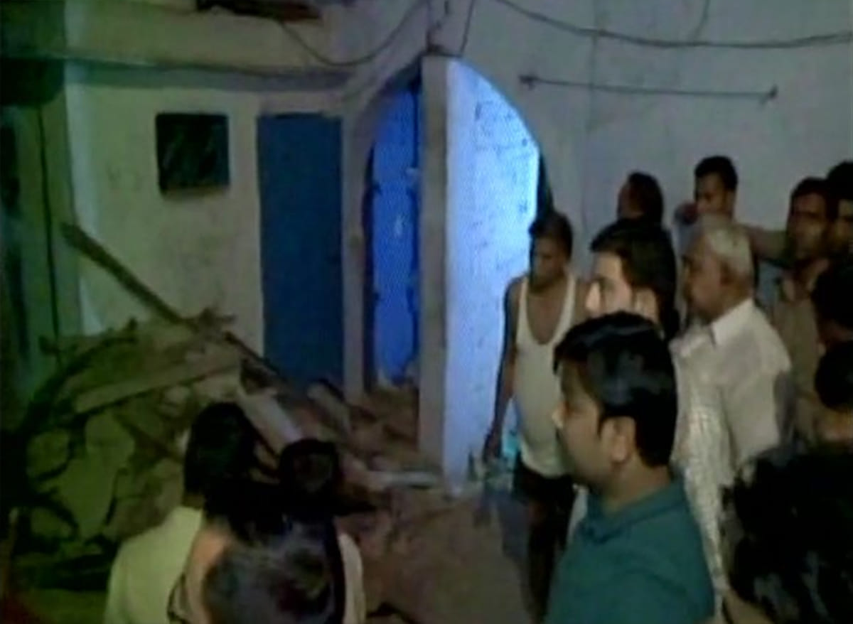 three women dead in building collapse in mathura
