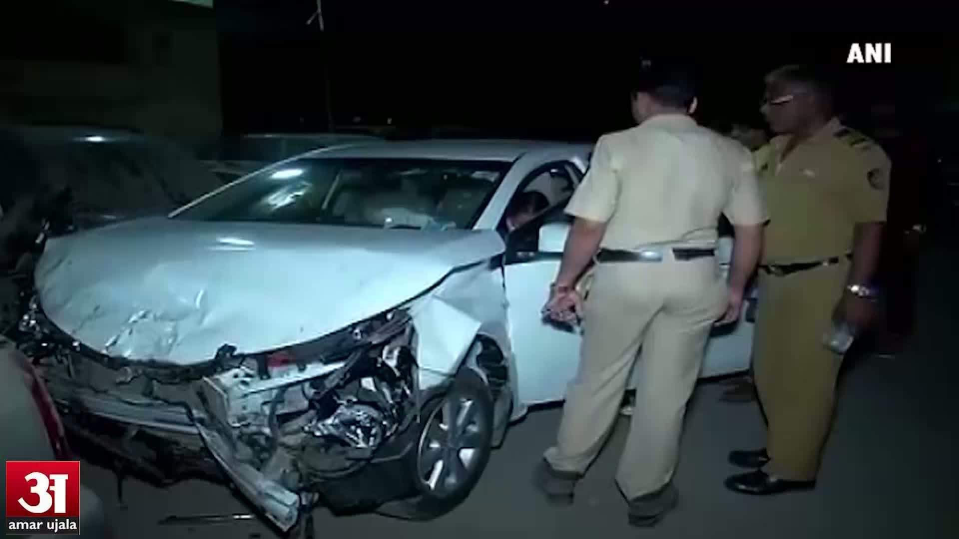 कार और टैक्सी की टक्कर