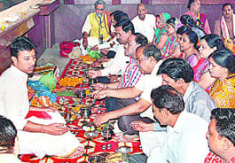 ... Cham-Cham nache Veer Hanumana par jhume