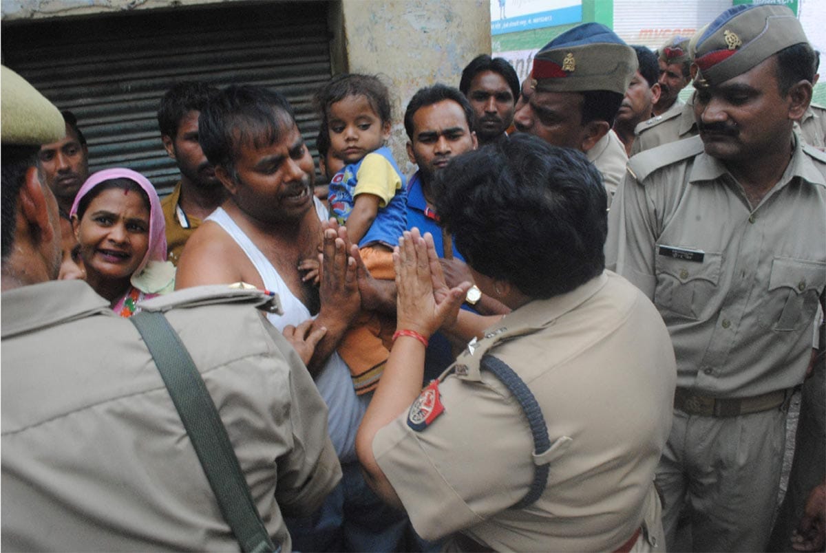 clash over well between two community in rampur