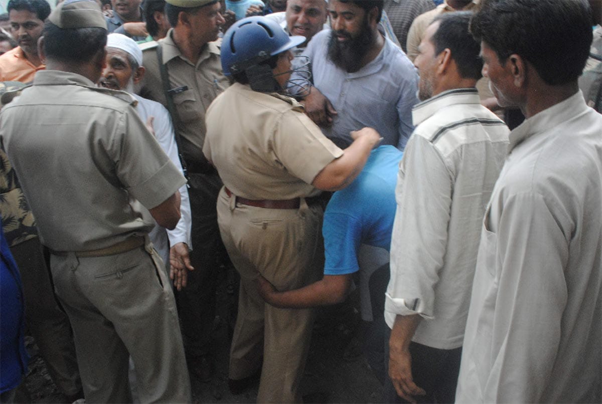 clash over well between two community in rampur