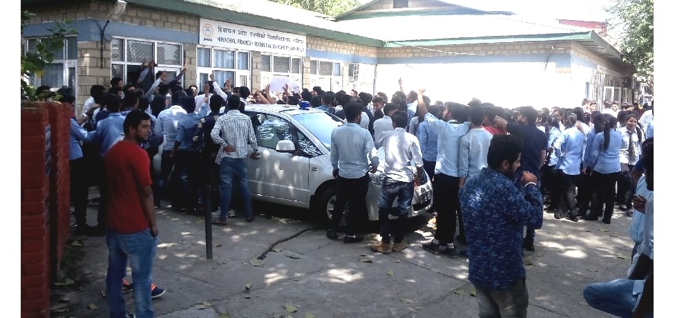  Students protest on bad result at HP Technical University Hamirpur.
