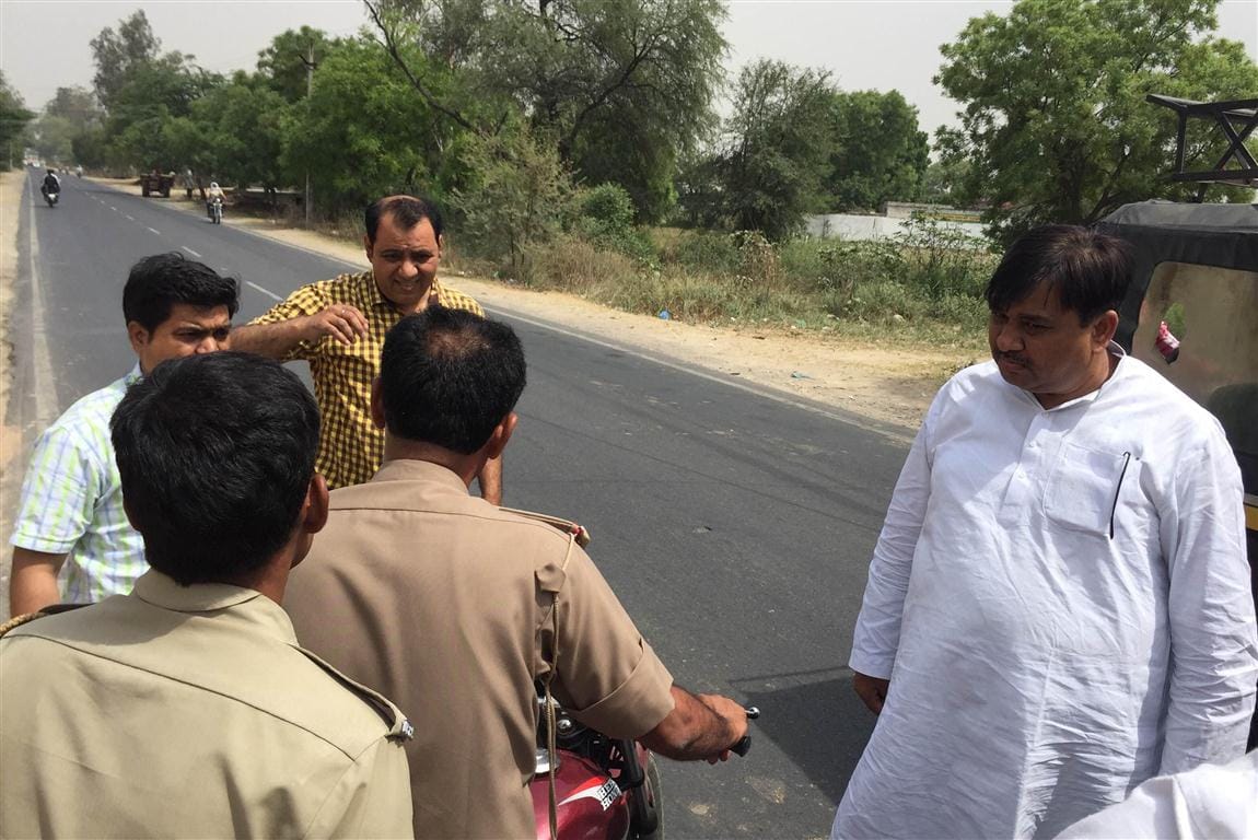 Aligarh -Palwal road car on show drunken nuisance riders