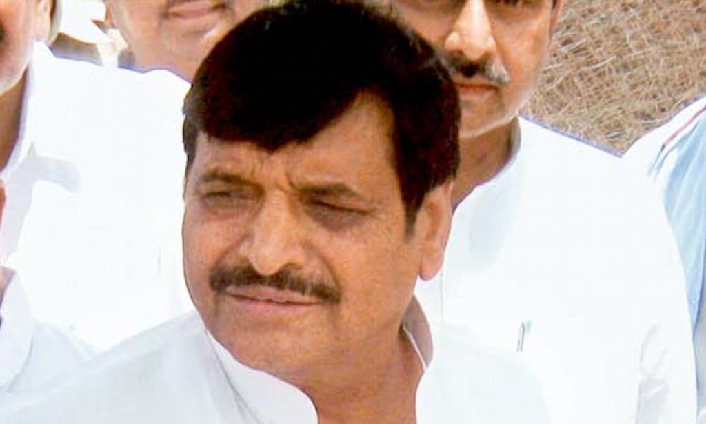 shivpal singh scolds engineers in meeting 