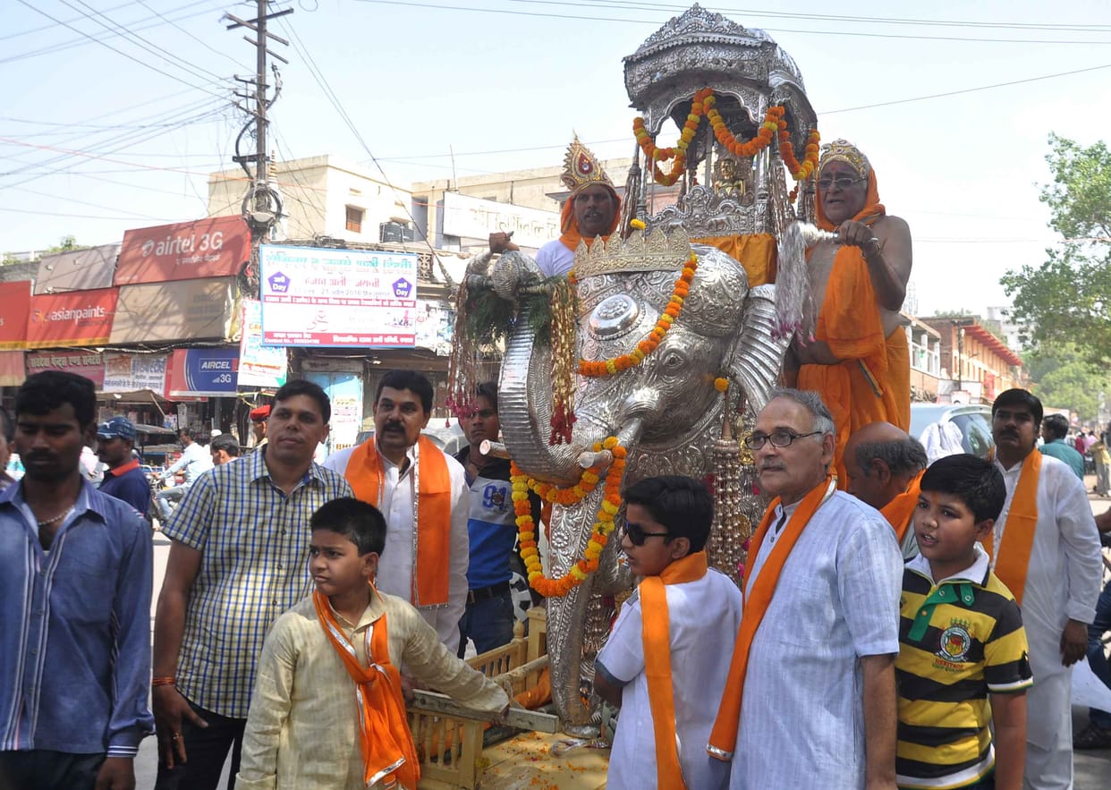 Aroused was swamped in procession