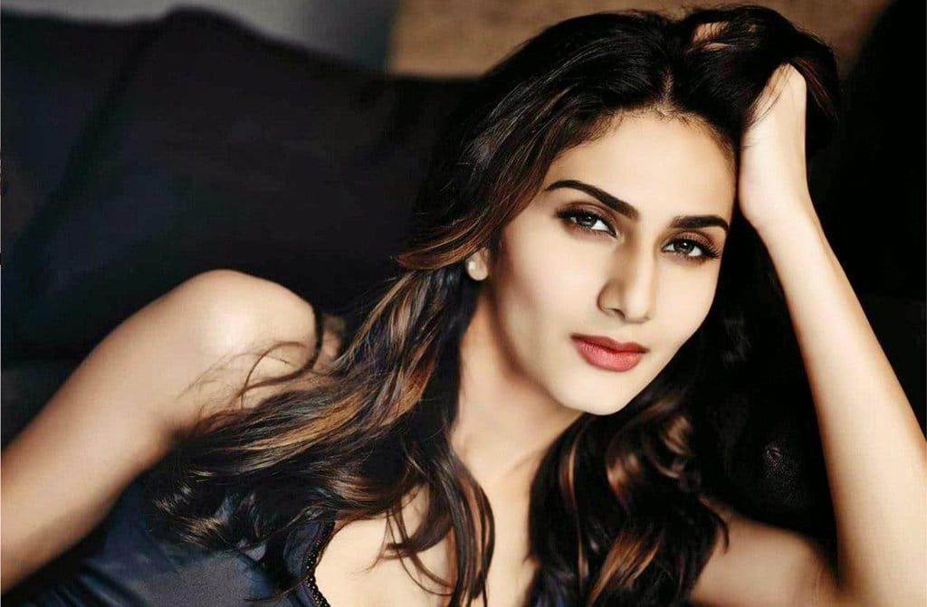 Ranveer Singh and Vaani Kapoor to have 23 kisses in Befikre!