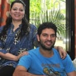क्रिकेटर युवराज सिंह मां के साथ