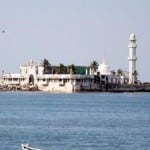 मुंबई में स्थित हाजी अली दरगाह