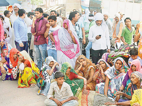 Abducted teenager 's father died by consuming poison