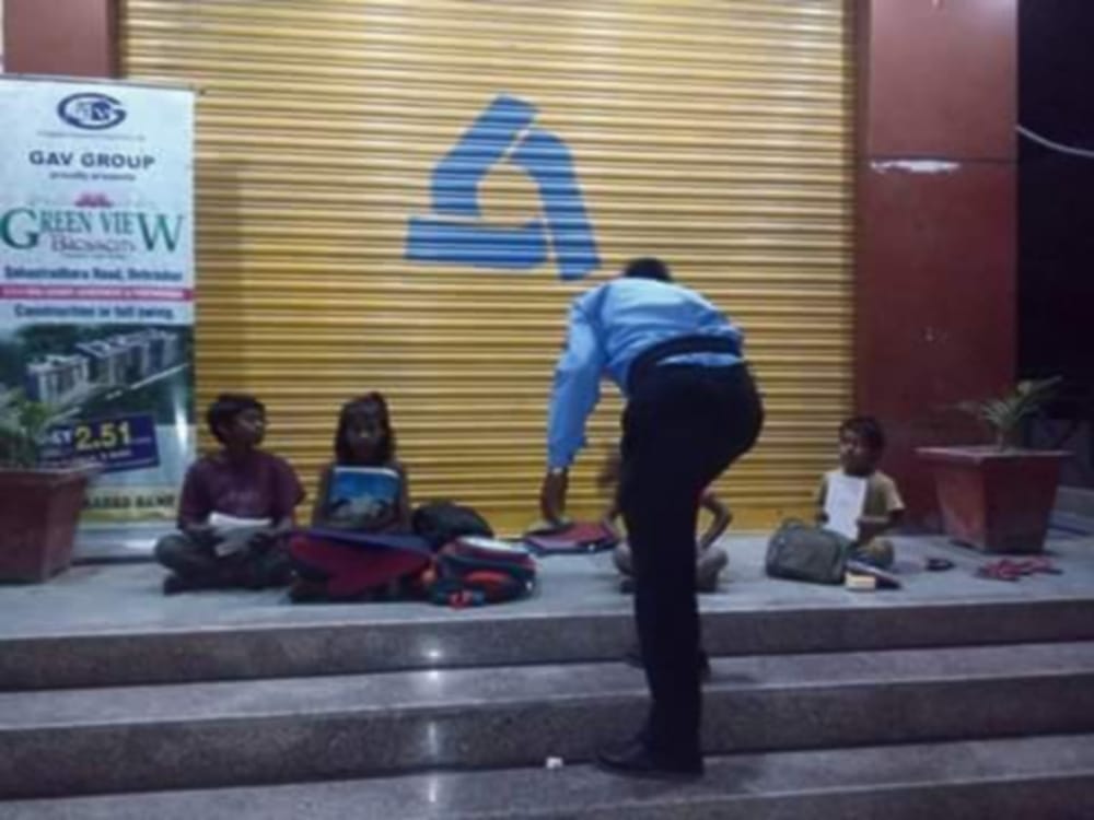 atm guard bijendra singh teach poor children