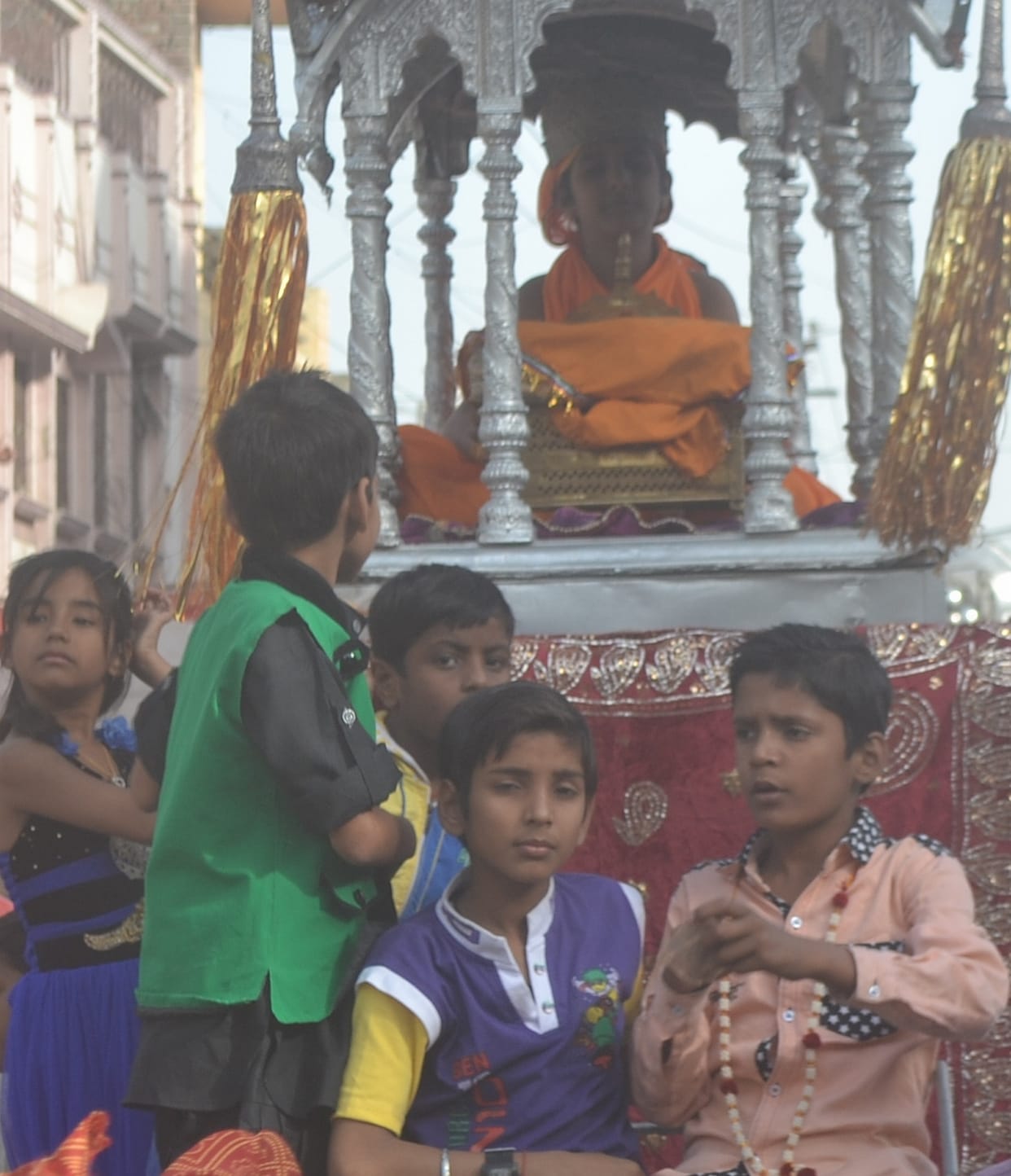 ahinsa ka sandesh dete hue lautee rathayaatra