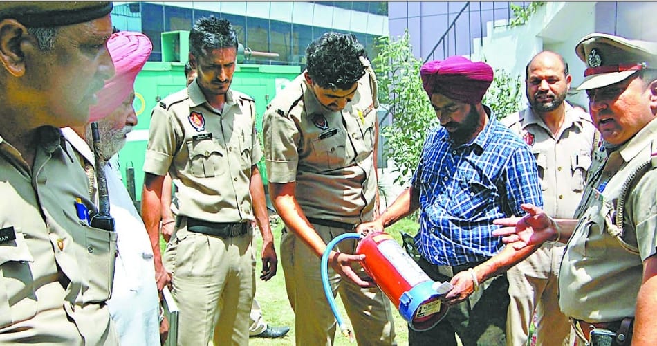 Mohali PG cracked cylinder , 6 youth scorched See Photos