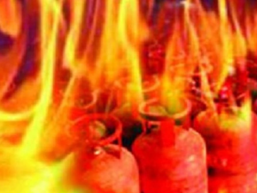 Cylinder Blast during cooking in Nawada Bihar News in Hindi