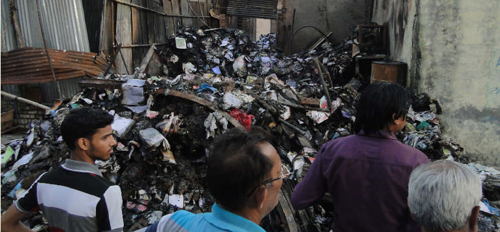 blast in barat,  ex -minister with many person  injured.