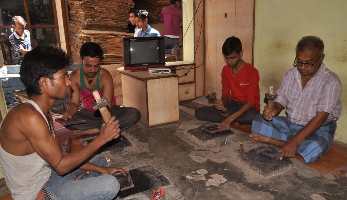 descendants of babar are labour in varanasi