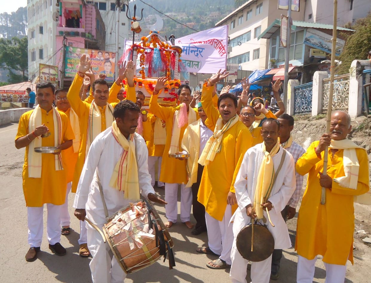 Mahadev Davleshhwar stretcher off Arddhkunb