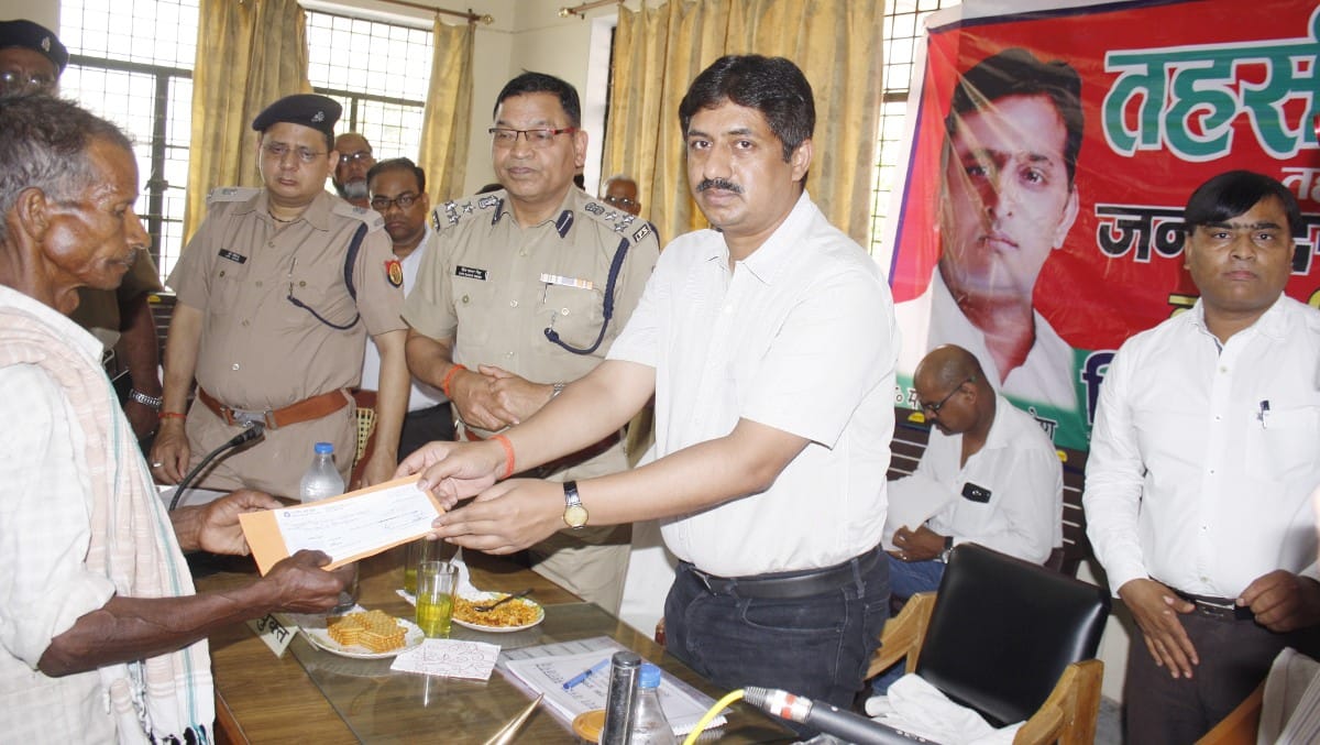 rupees given  to 14 fire hurts