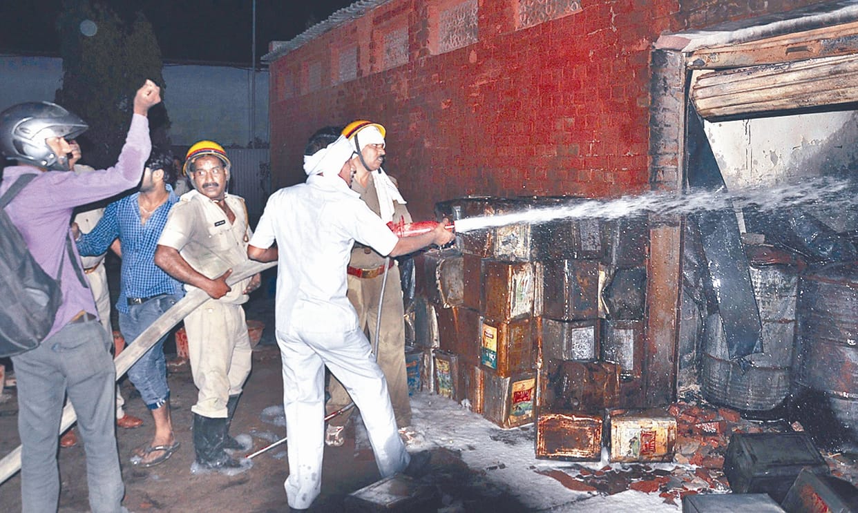 fire in chemical factory in sikandra