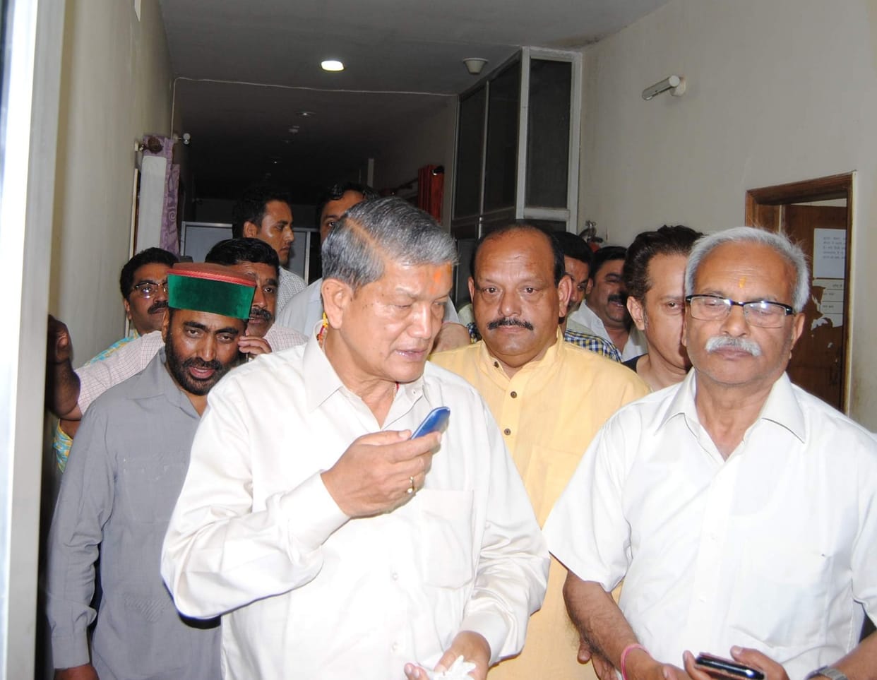harish rawat filed caveat petition in supreme court.